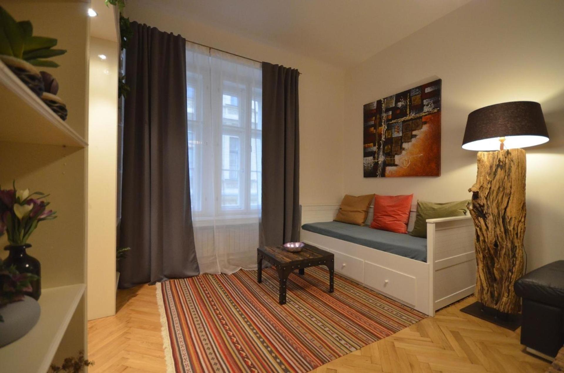 Grand Luxury - Sammlung Hastalska Apartment *